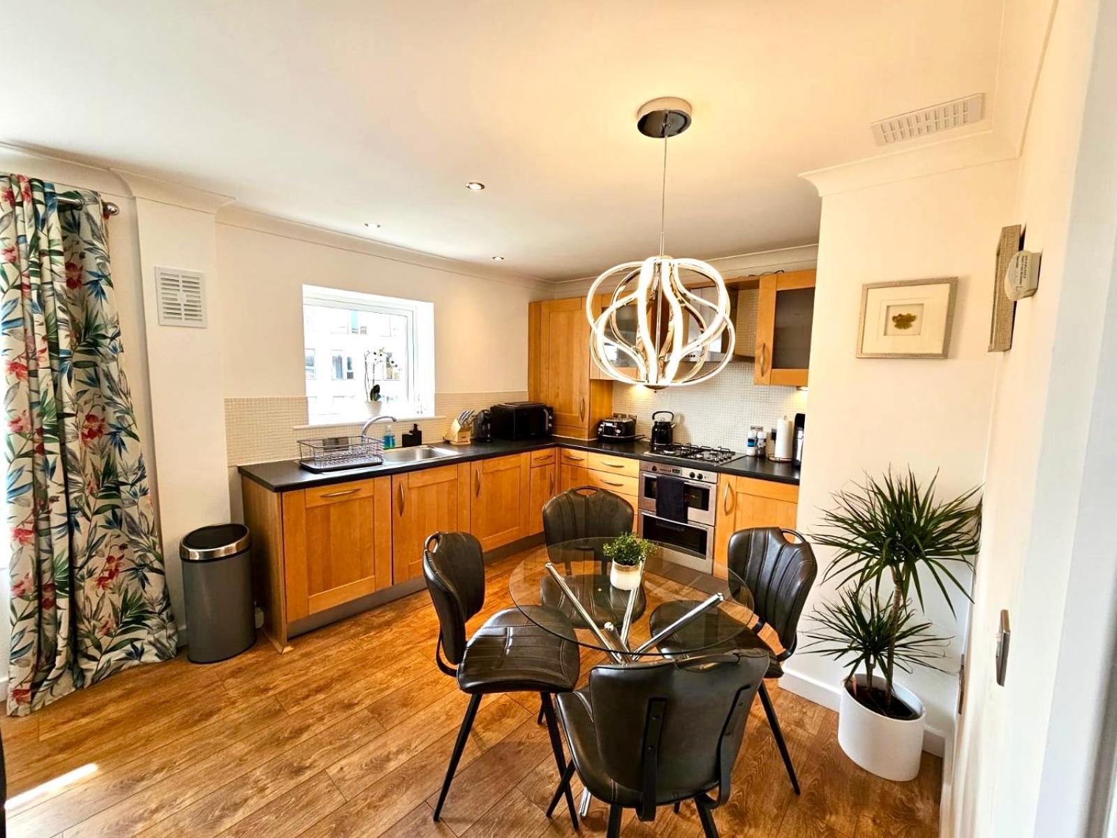 Apartemen Kiwi Tree Serviced *