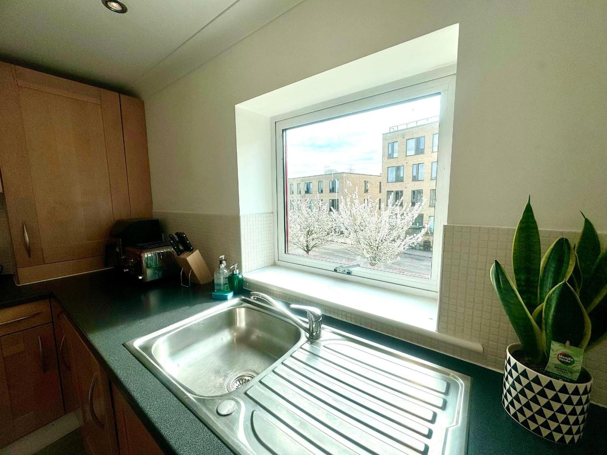 Kiwi Tree Serviced Apartemen *